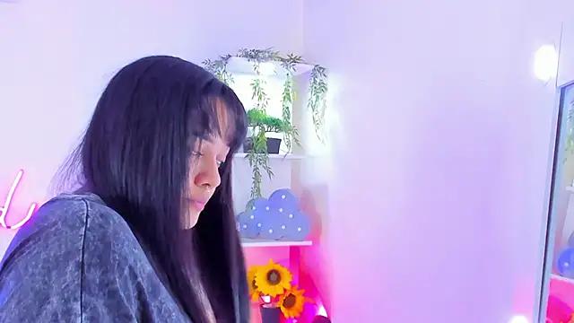Check-out our online cams range and interact on a personal level with our sweet girls streamers, showing off their voluptuous shapes and toys.