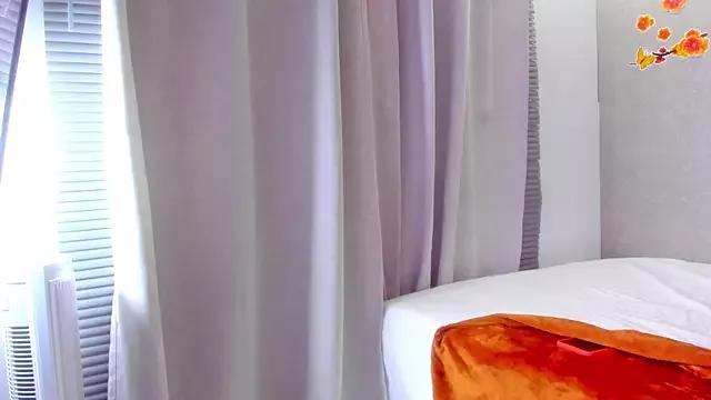 maiagoldenn from StripChat is Freechat