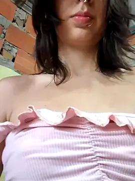 Maiden-Hot — Naked and 1 finger in pussy