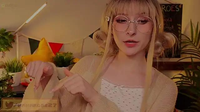 Check-out our online cams range and interact on a personal level with our sweet girls streamers, showing off their voluptuous shapes and toys.