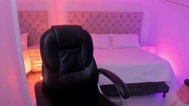 Check-out our online cams range and interact on a personal level with our sweet girls streamers, showing off their voluptuous shapes and toys.