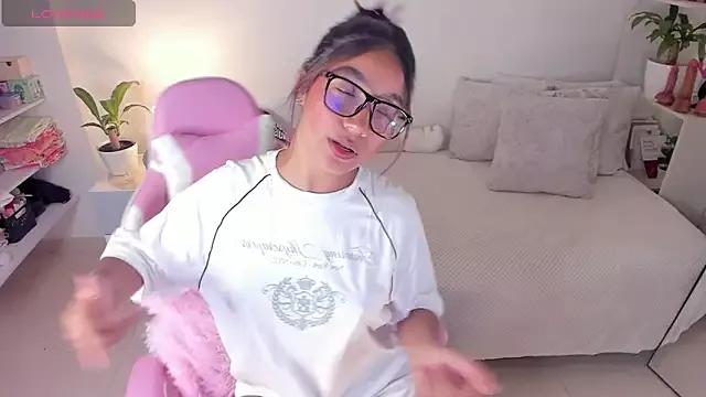 martina_roldam from StripChat is Freechat