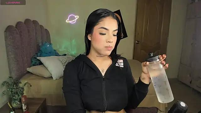 Check-out our online cams range and interact on a personal level with our sweet girls streamers, showing off their voluptuous shapes and toys.