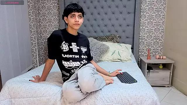 Photos of Matty_Sparkk from StripChat is Freechat