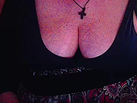 Check-out our online cams range and interact on a personal level with our sweet girls streamers, showing off their voluptuous shapes and toys.