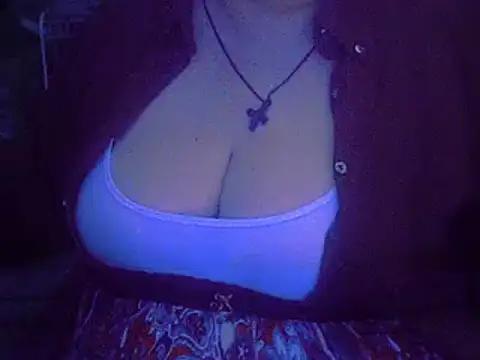 Check-out our online cams range and interact on a personal level with our sweet girls streamers, showing off their voluptuous shapes and toys.