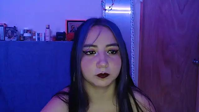 Check-out our online cams range and interact on a personal level with our sweet girls streamers, showing off their voluptuous shapes and toys.