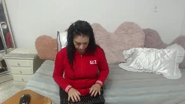 Check-out our online cams range and interact on a personal level with our sweet girls streamers, showing off their voluptuous shapes and toys.