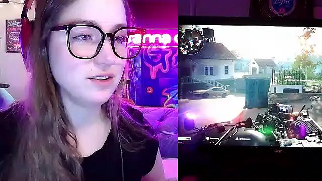 Check-out our online cams range and interact on a personal level with our sweet girls streamers, showing off their voluptuous shapes and toys.