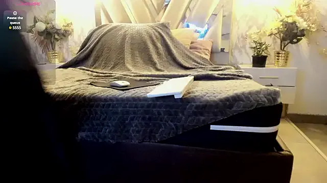 Mysterius_Woman — Barefeet