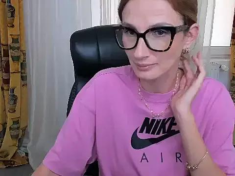 NaughtyWifey1 from StripChat is Freechat