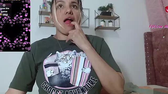 naugtyqueen from StripChat is Freechat