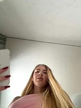 NewLale — Show boobs