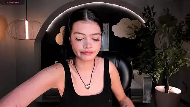 Check-out our online cams range and interact on a personal level with our sweet girls streamers, showing off their voluptuous shapes and toys.
