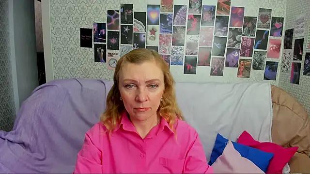 Check-out our online cams range and interact on a personal level with our sweet girls streamers, showing off their voluptuous shapes and toys.