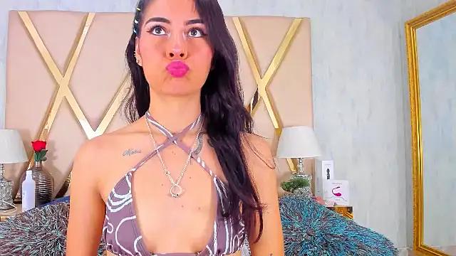 Check-out our online cams range and interact on a personal level with our sweet girls streamers, showing off their voluptuous shapes and toys.