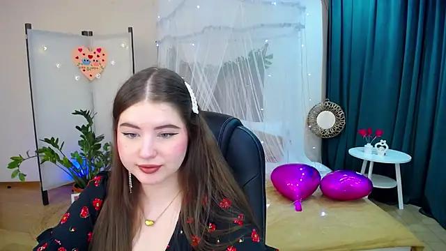 Check-out our online cams range and interact on a personal level with our sweet girls streamers, showing off their voluptuous shapes and toys.