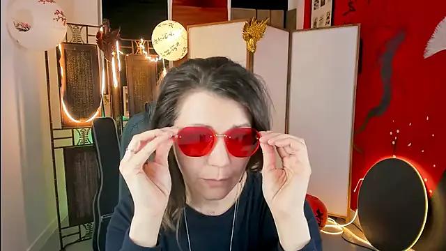NicoleHitman from StripChat is Freechat