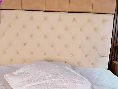 Check-out our online cams range and interact on a personal level with our sweet girls streamers, showing off their voluptuous shapes and toys.