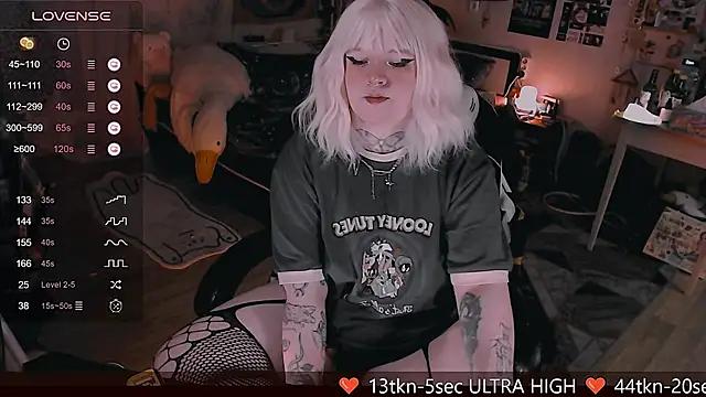 Check-out our online cams range and interact on a personal level with our sweet girls streamers, showing off their voluptuous shapes and toys.