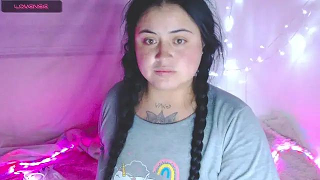 Check-out our online cams range and interact on a personal level with our sweet girls streamers, showing off their voluptuous shapes and toys.