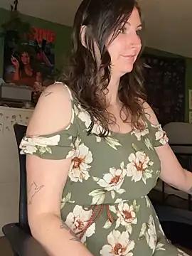 Check-out our online cams range and interact on a personal level with our sweet girls streamers, showing off their voluptuous shapes and toys.