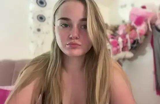 pinkie_piexx — topless for 3 mins
