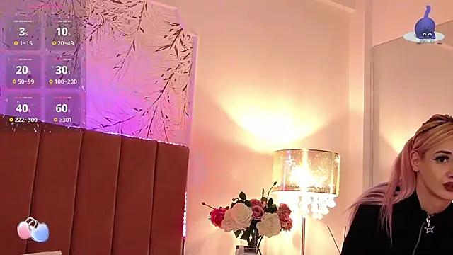 Check-out our online cams range and interact on a personal level with our sweet girls streamers, showing off their voluptuous shapes and toys.