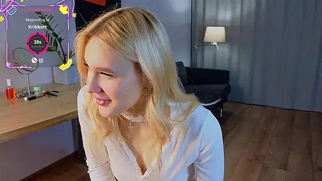 Check-out our online cams range and interact on a personal level with our sweet girls streamers, showing off their voluptuous shapes and toys.