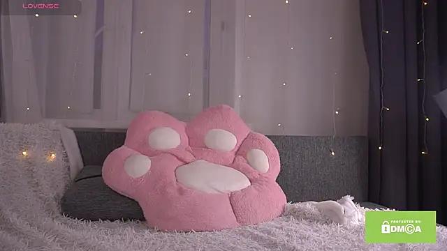 Check-out our online cams range and interact on a personal level with our sweet girls streamers, showing off their voluptuous shapes and toys.