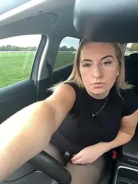 RebeccaSquirtsXXX — Flash tits & ass 