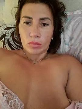 Check-out our online cams range and interact on a personal level with our sweet girls streamers, showing off their voluptuous shapes and toys.
