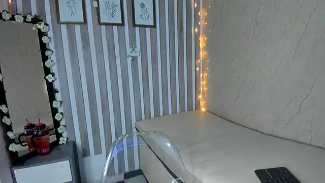 Check-out our online cams range and interact on a personal level with our sweet girls streamers, showing off their voluptuous shapes and toys.
