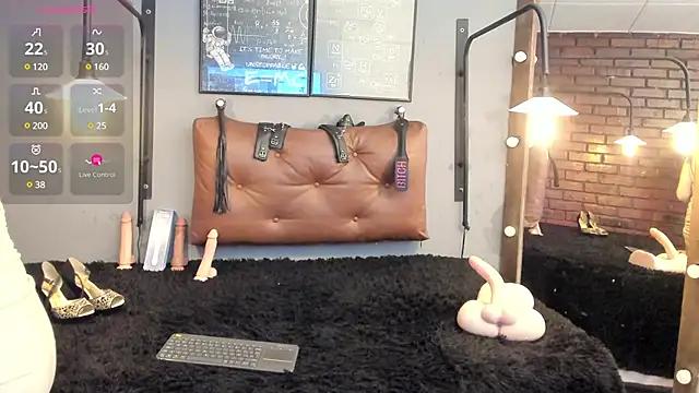 Check-out our online cams range and interact on a personal level with our sweet girls streamers, showing off their voluptuous shapes and toys.