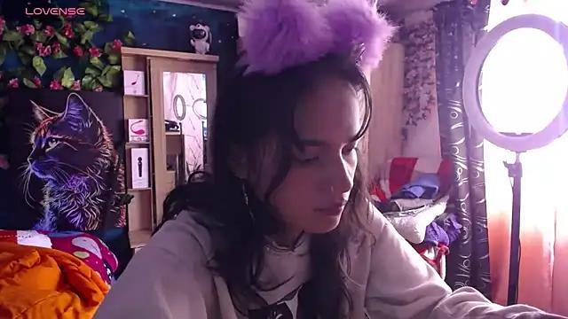 Check-out our online cams range and interact on a personal level with our sweet girls streamers, showing off their voluptuous shapes and toys.