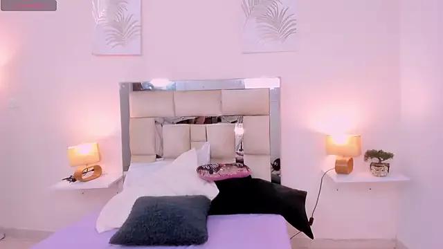 Check-out our online cams range and interact on a personal level with our sweet girls streamers, showing off their voluptuous shapes and toys.