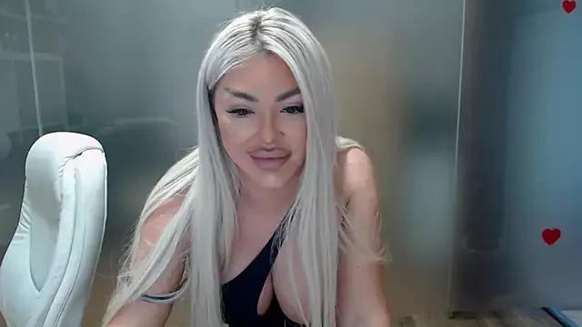 Sarah-Stone from StripChat is Freechat