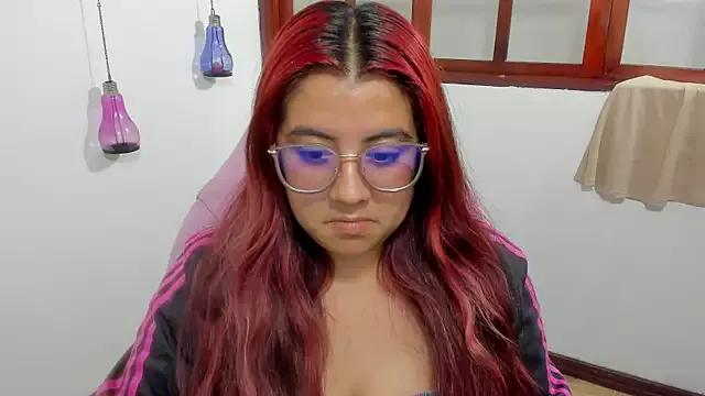 Sarah_potter from StripChat is Freechat