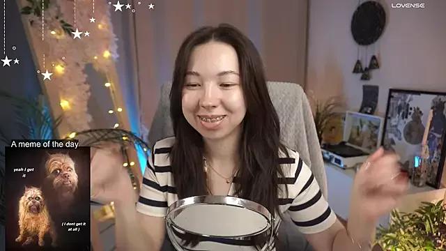 Check-out our online cams range and interact on a personal level with our sweet girls streamers, showing off their voluptuous shapes and toys.