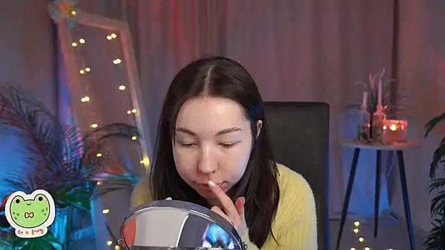 Check-out our online cams range and interact on a personal level with our sweet girls streamers, showing off their voluptuous shapes and toys.