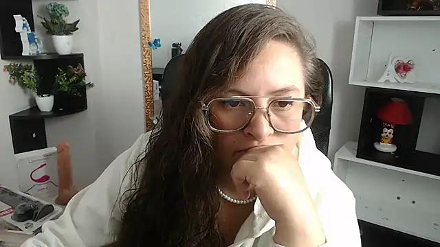 Check-out our online cams range and interact on a personal level with our sweet girls streamers, showing off their voluptuous shapes and toys.