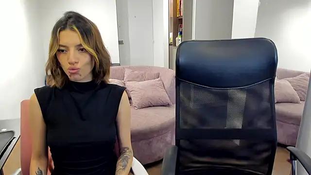 Check-out our online cams range and interact on a personal level with our sweet girls streamers, showing off their voluptuous shapes and toys.
