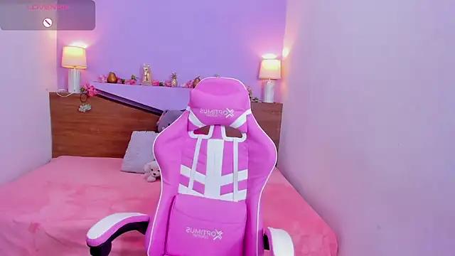 Check-out our online cams range and interact on a personal level with our sweet girls streamers, showing off their voluptuous shapes and toys.