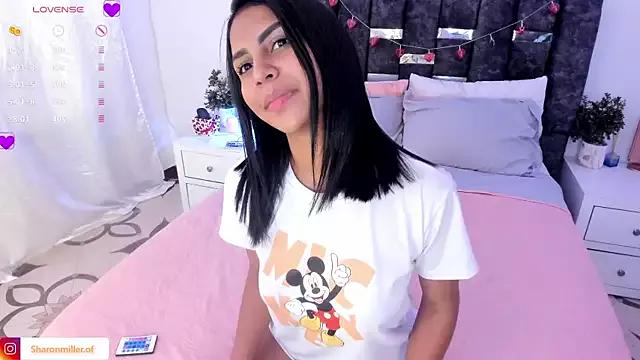 Check-out our online cams range and interact on a personal level with our sweet girls streamers, showing off their voluptuous shapes and toys.