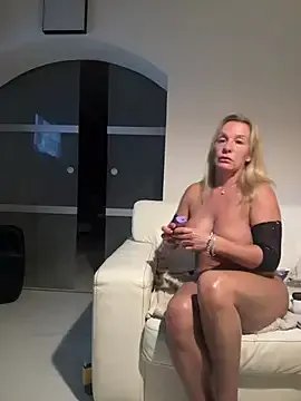 sissytrainz — Legyl meztelen