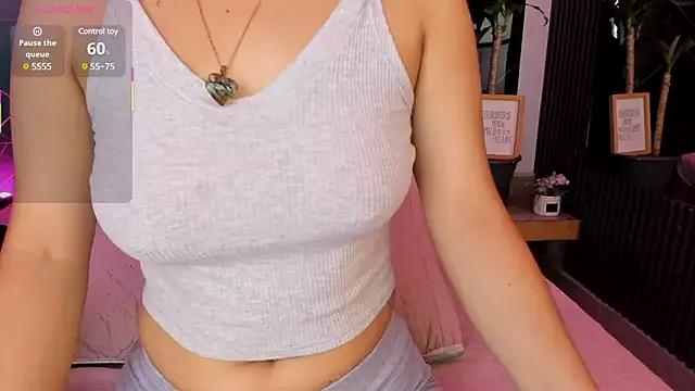 Check-out our online cams range and interact on a personal level with our sweet girls streamers, showing off their voluptuous shapes and toys.