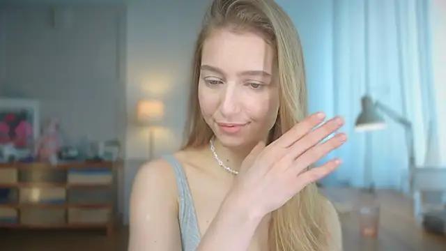 Check-out our online cams range and interact on a personal level with our sweet girls streamers, showing off their voluptuous shapes and toys.