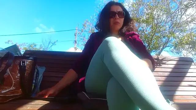 SquirtyMellissaLabia from StripChat is Freechat