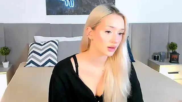 SugarWhisper — Lots and lots of kisses for me<33333