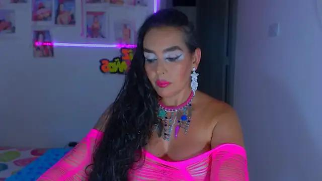 Check-out our online cams range and interact on a personal level with our sweet girls streamers, showing off their voluptuous shapes and toys.
